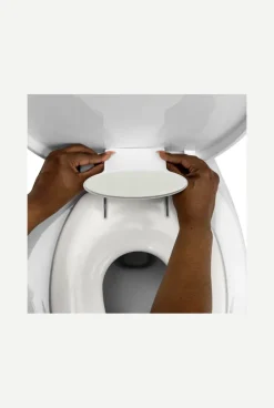 Réducteur de toilettes avec Fixation adhésive de Ingenuity™